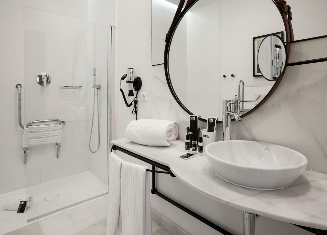 Apartamentos One Shot Conde De Torrejon Seville Exterior photo